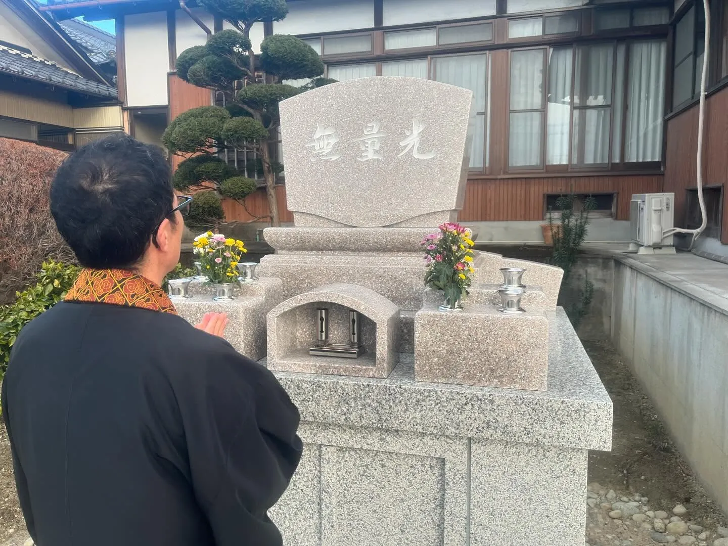 ペットの遺骨を協力寺院様に埋葬いたしました。