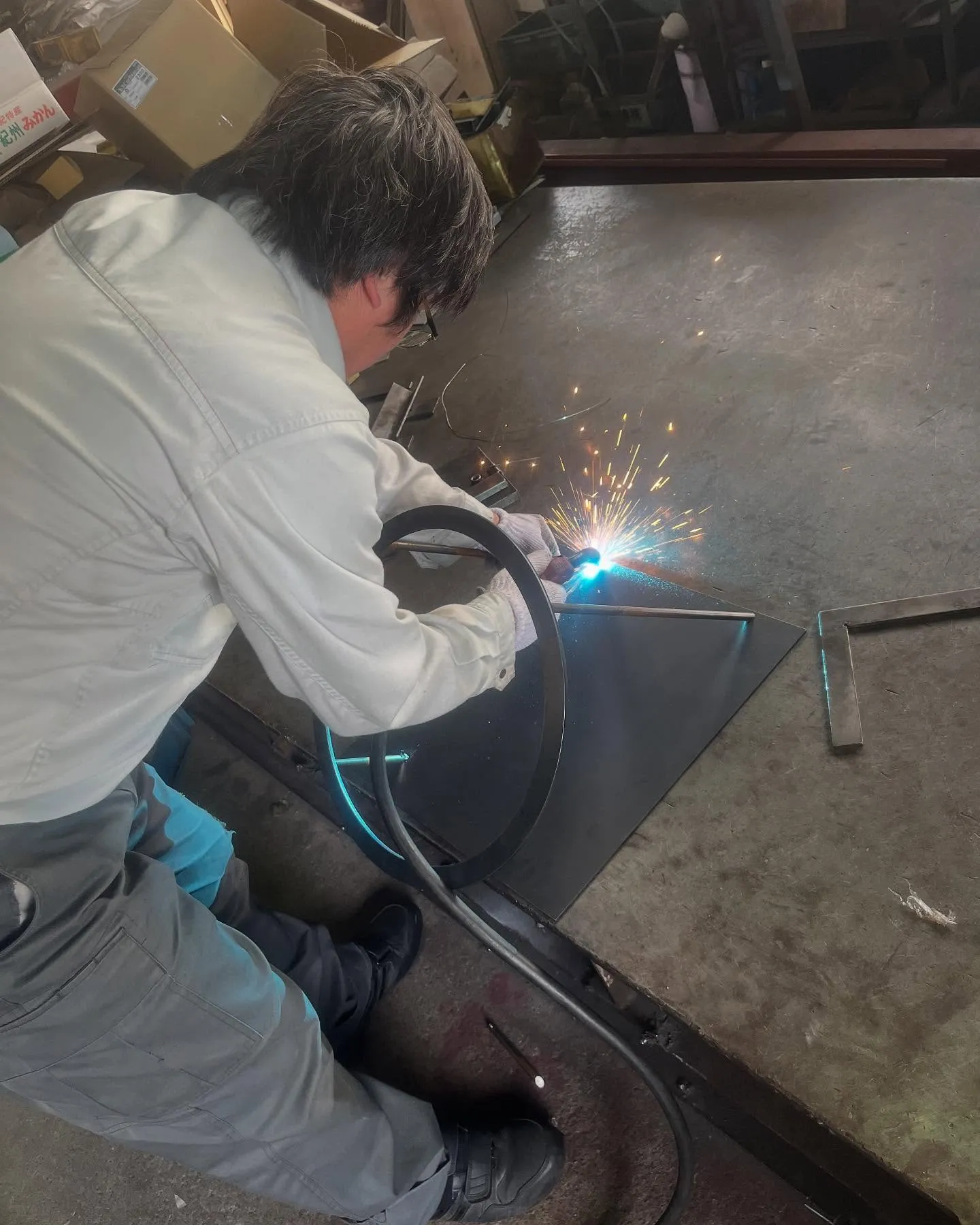 火葬炉のメンテナンスで溶接工房に来ました。